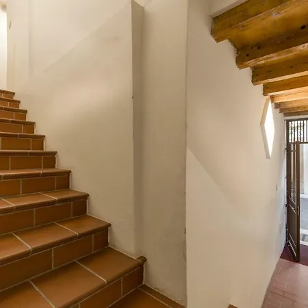 Affresco Apartment *
