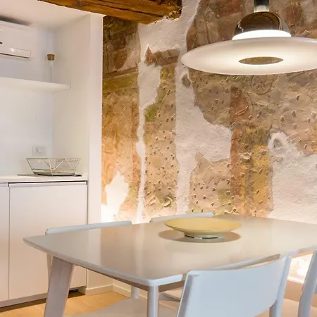 Affresco Apartment *