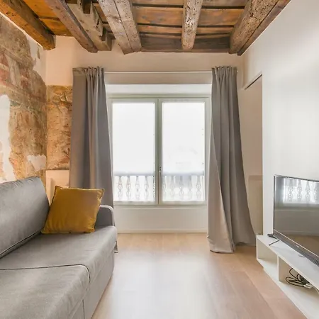 Affresco Apartment *