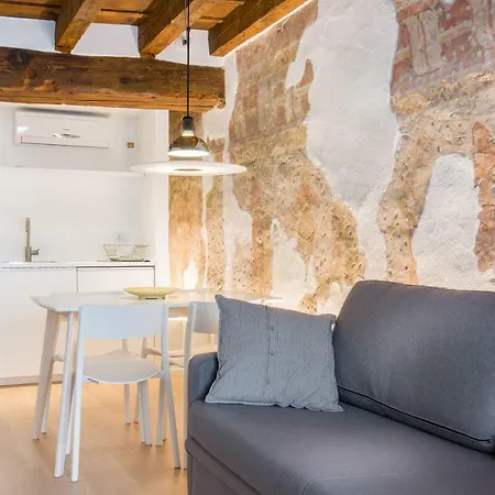 Affresco Apartment *