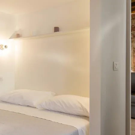Affresco Apartment *