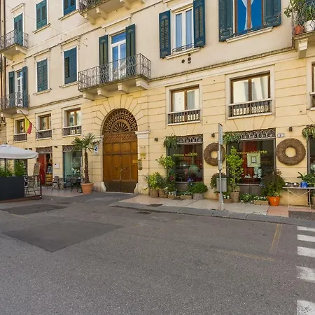 Affresco Apartment *