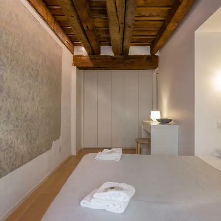 Affresco Apartment *